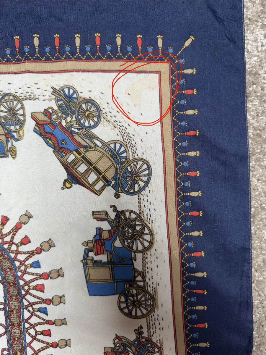 Polyester Foulard & Sciarpe: Foulard polyester vintage 67x67 – Usato da Vuippens venduto da Anna_as 3