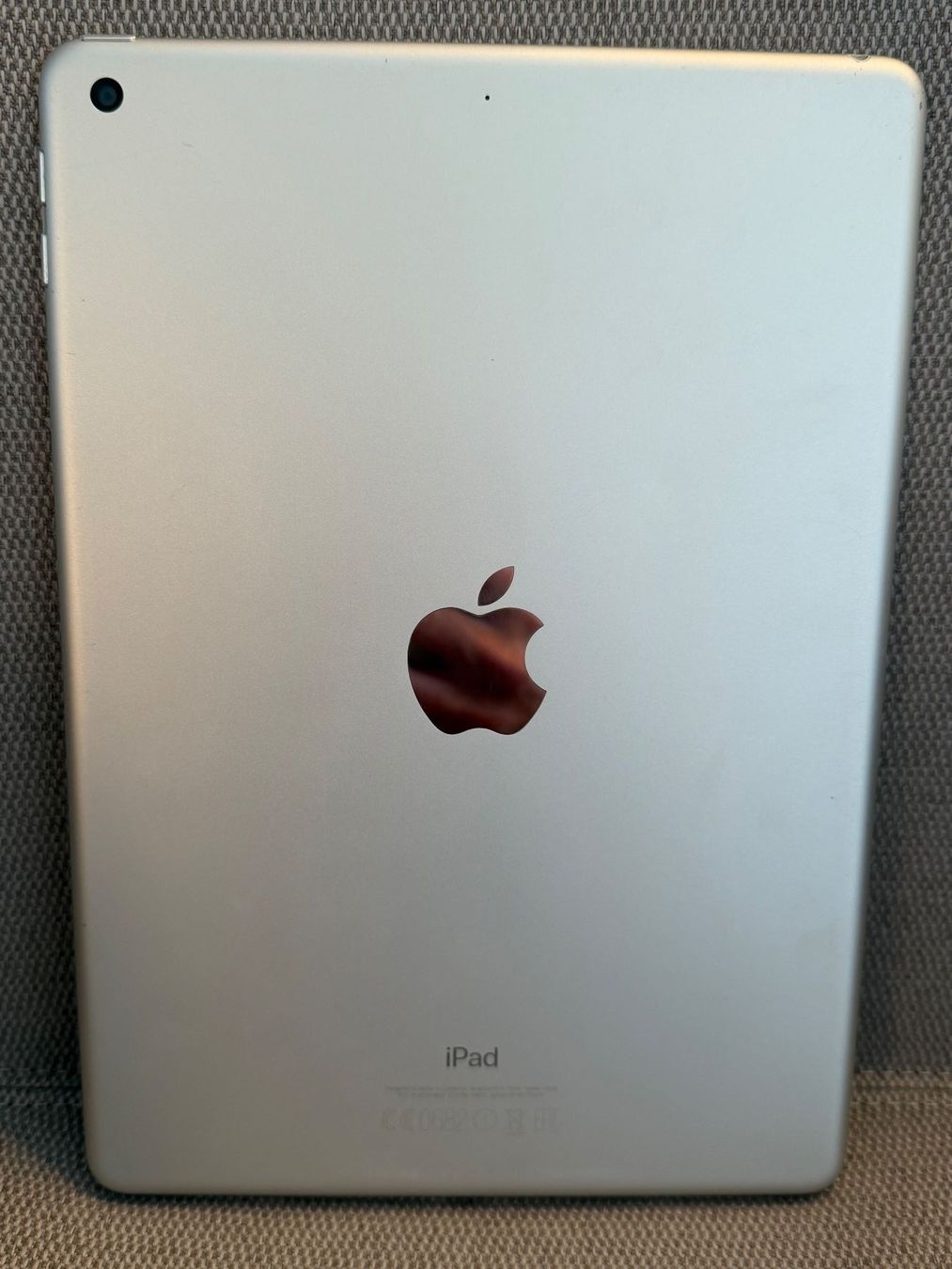 Apple Tablettes PC: iPad 5. Generation 128GB Silber – D'occasion à Wollerau par Cora07 2