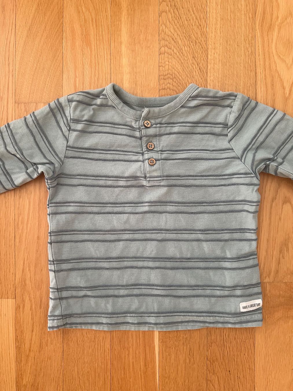 Hemden, T-Shirts & Polos: Gestreiftes Langarmshirt Grösse 92 – Gebraucht aus Unterägeri von StefanGekko 1