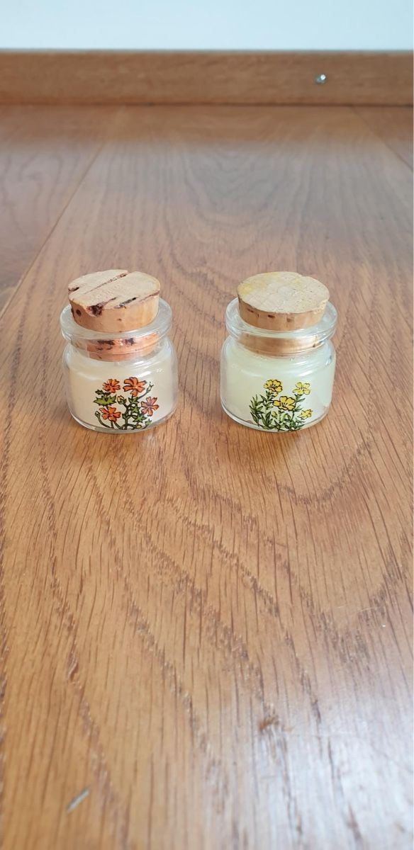 Candele: 2 Mini Kerzen in Korkgläschen mit Blumenmuster – Usato da Frauenfeld venduto da jar_cb6p