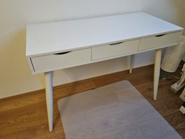Weisser Schreibtisch mit drei Schubladen (AC Design Neptun )