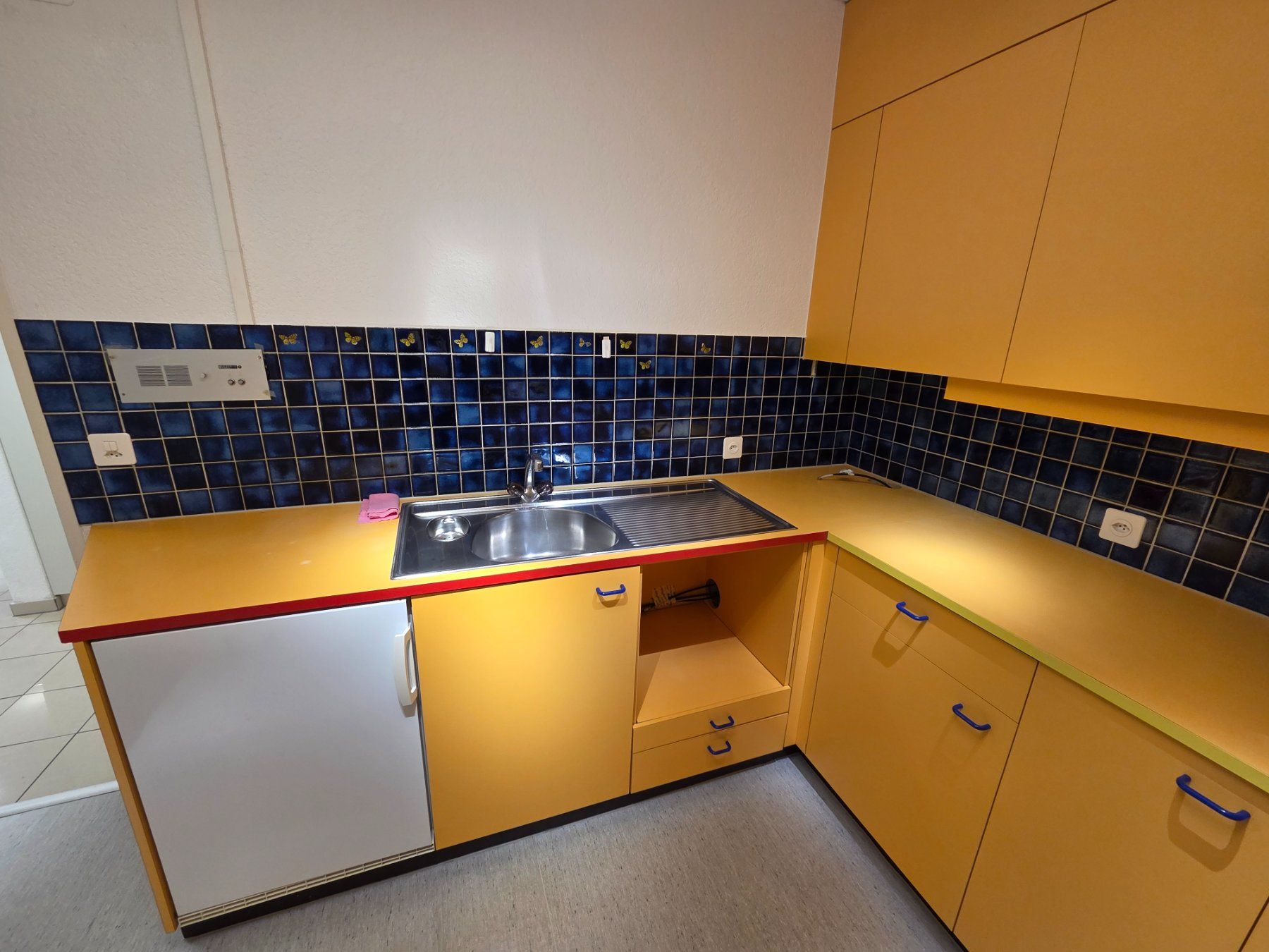 Cucine complete: Gebrauchte Retro Küche, gelb, gut erhalten – Usato da Schüpfheim venduto da Ruedi_73 2