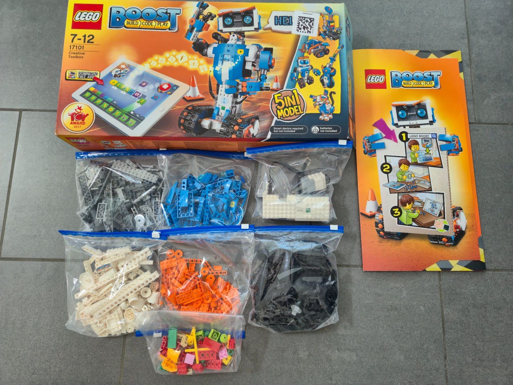 Lego Kit di costruzioni: LEGO Boost Programmierbares Roboticset, 17101 – Usato da Knonau venduto da Privat_Verkauf