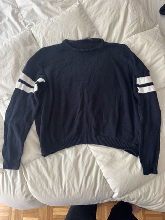 Pull Brandy Melville bleu marine bandes blanches taille uniq