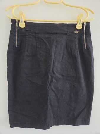 Jupe noire DDP taille M - Parfaite pour l'automne!
