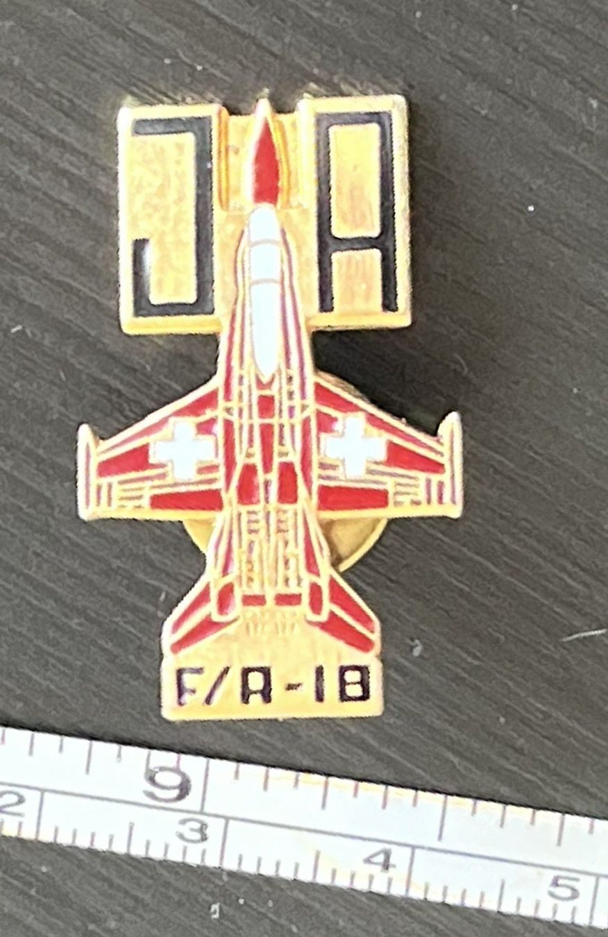 Schweizer Armee Placchette & Badge: Pin Schweizer Armee JA FA 18 – Usato da Kriens venduto da TSCH1