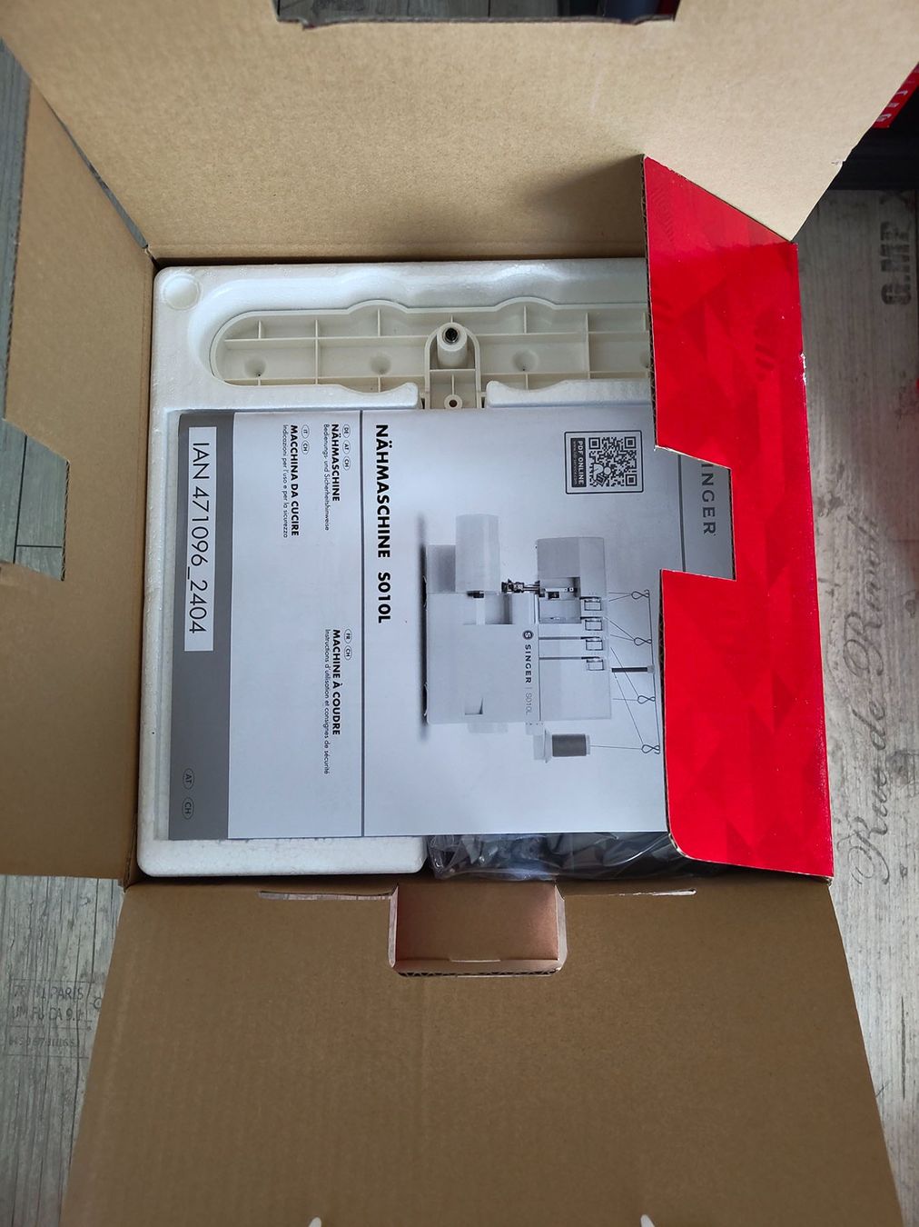 Singer Macchine da cucire: Machine à surjeter SINGER S010L blanche - très bon état – Nuovo e nell'imballaggio originale da Payerne venduto da franky_23 7