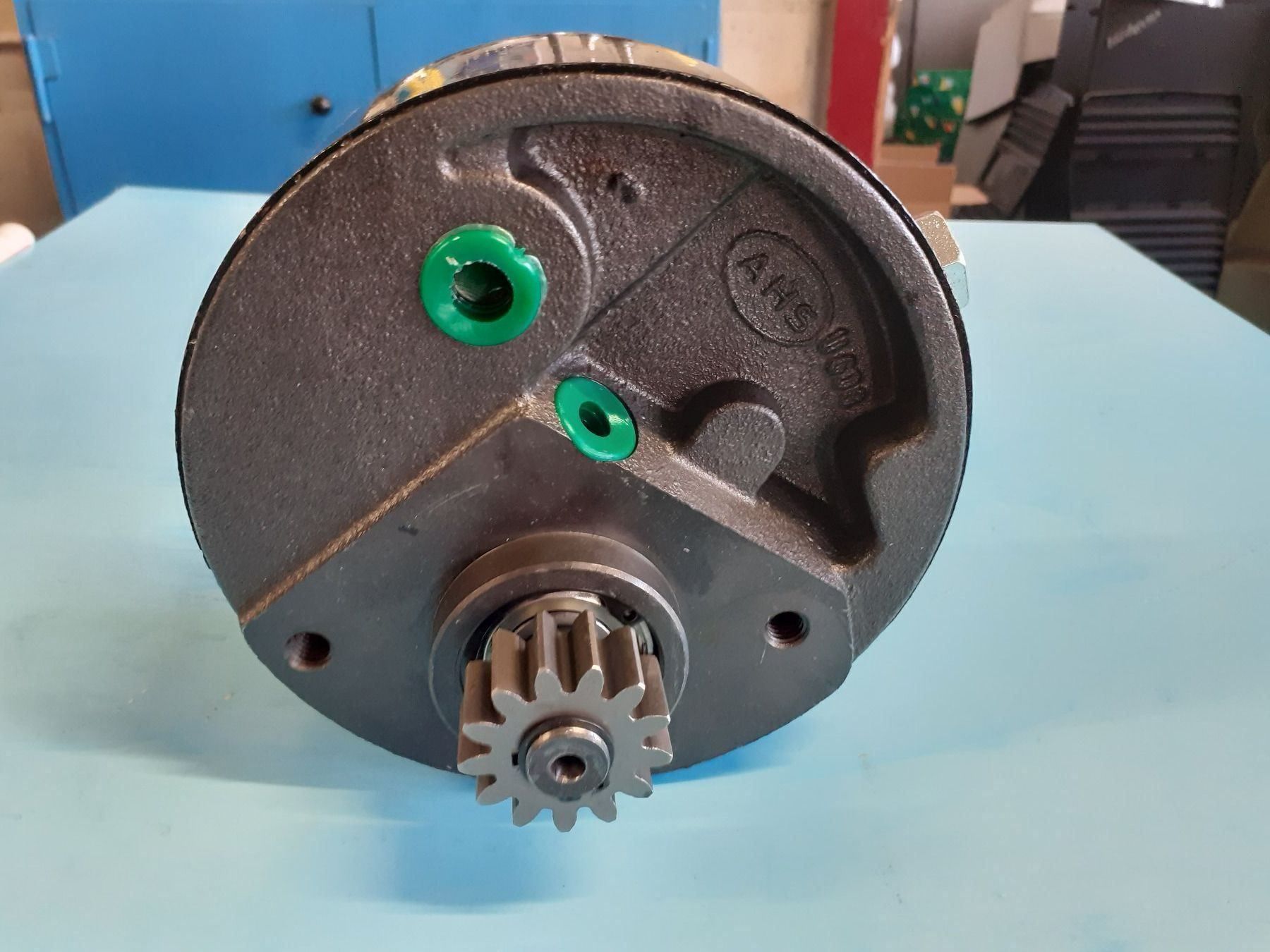 Massey Ferguson Trattori: MF-Lenkhilfe Pumpe – Nuovo e nell'imballaggio originale da Rothenthurm venduto da mf-schuler 1