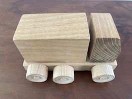 Lastwagen Holz roh naturbelassen Auto Spielzeug Spiel Natur