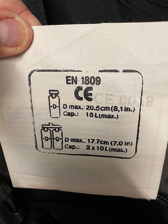Mute per immersioni: Tarierjacket Aqualung Pro Grösse L – Usato da Schöftland venduto da dir_khq9 3