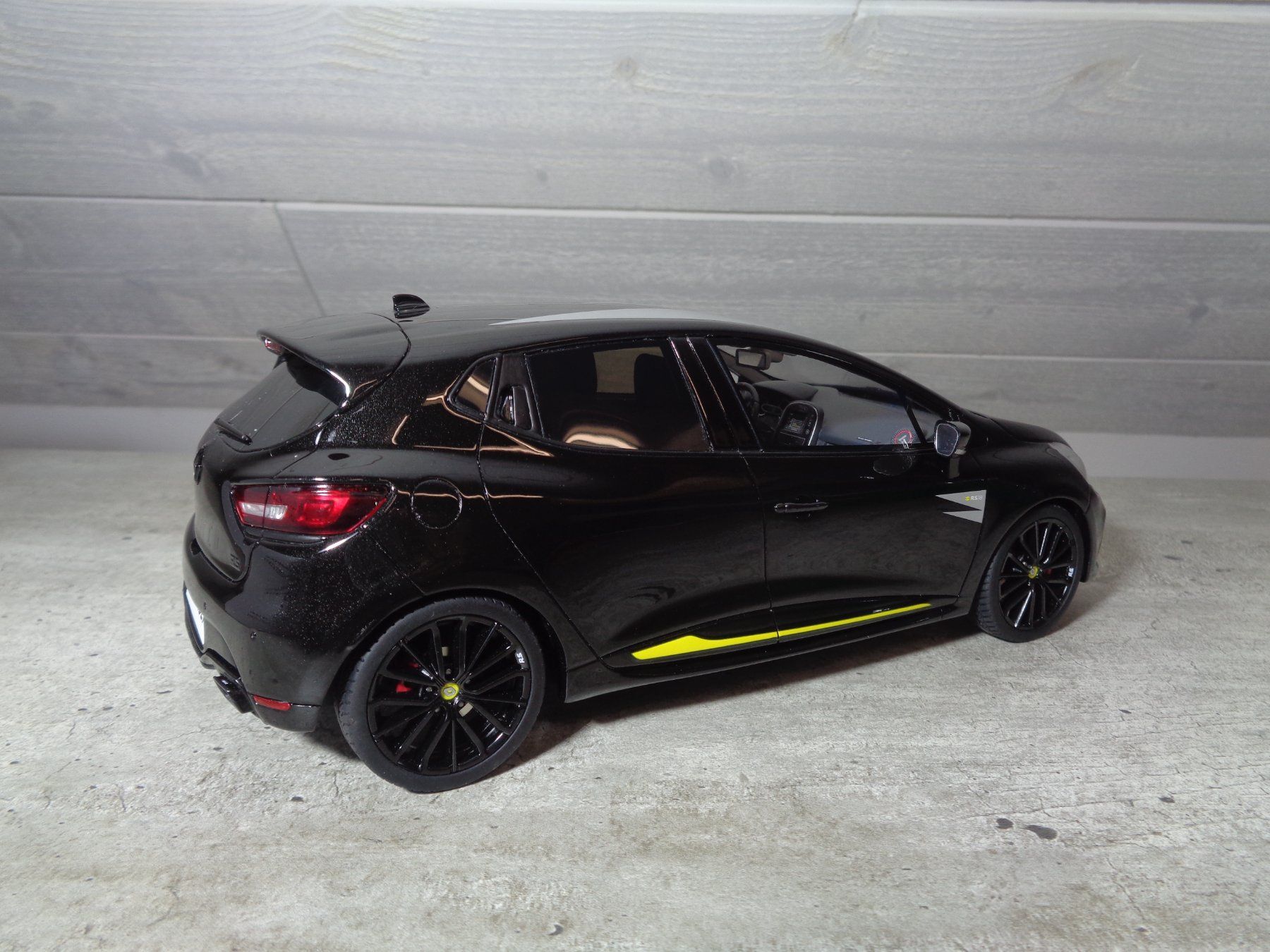Renault Voitures modèles: OttOmobile 1:18 Renault Clio 4 R.S. 2018 – Neuf avec emballage d'origine à Reconvilier par rallycar 4