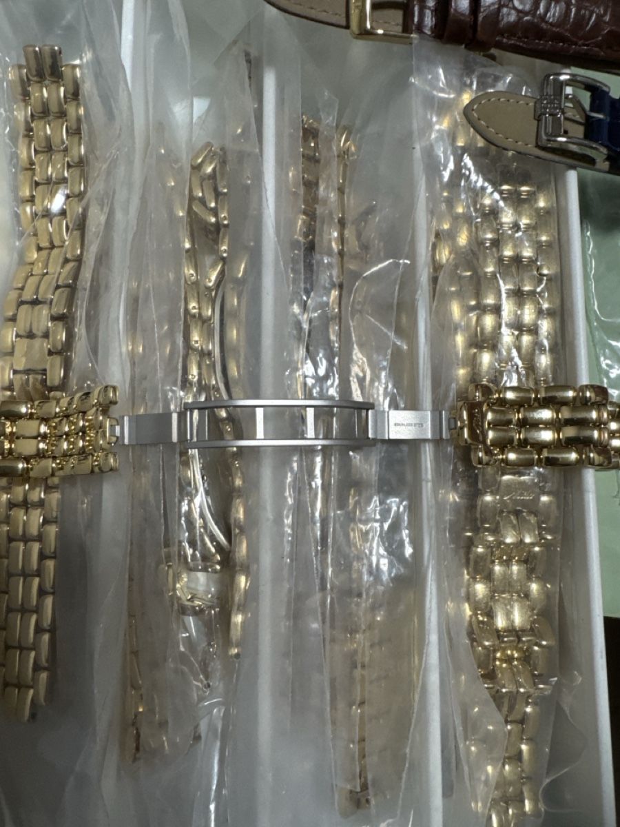 Mido Bracciali & Braccialetti: 15 bracelets MIDO Neufs 20 mm – Nuovo e nell'imballaggio originale da La Chaux-de-Fonds venduto da lida2005 2