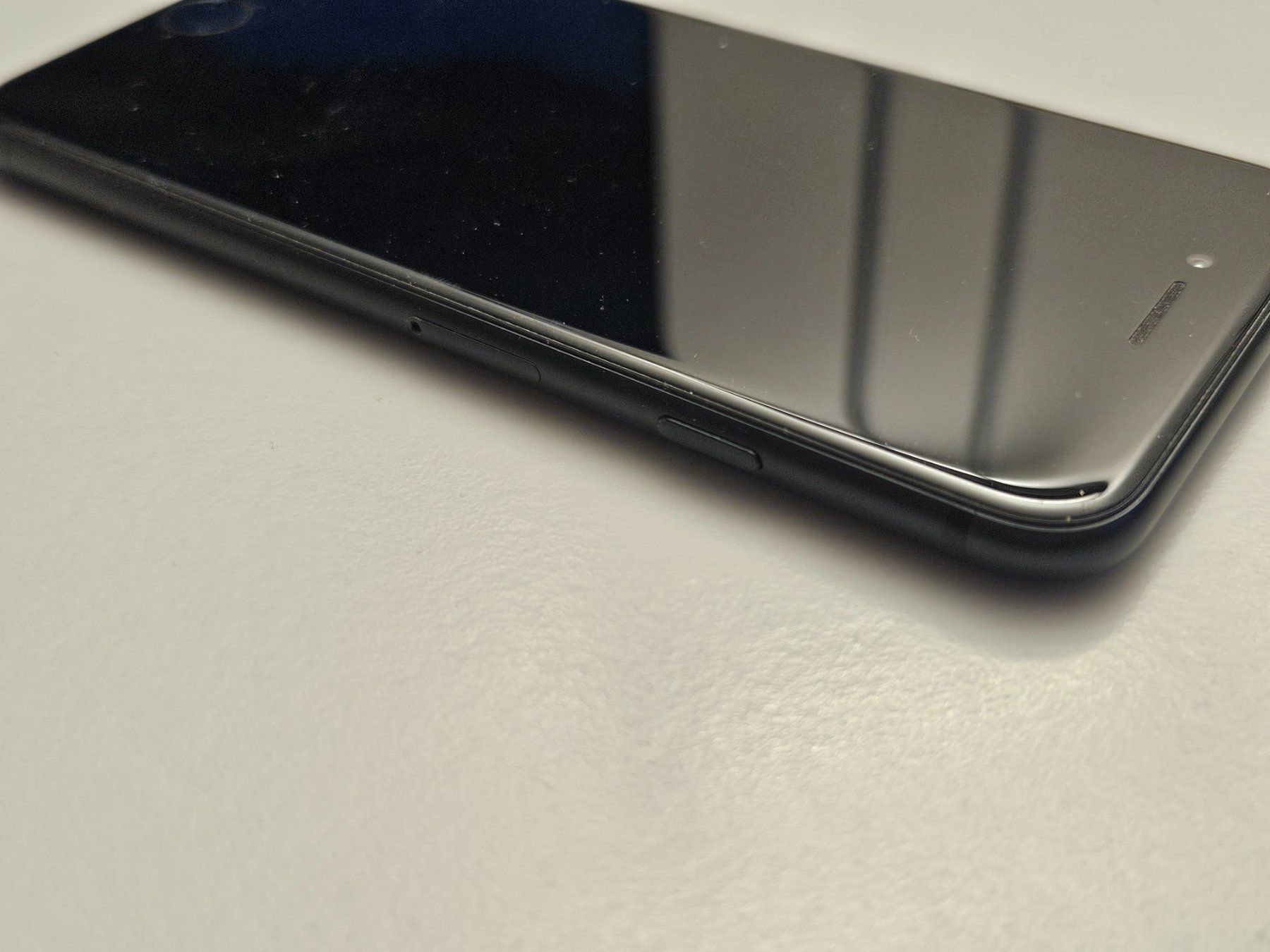 Apple Handys / Smartphones: iPhone SE / Black / 128GB inkl. Eiger Schutzhülle – Gebraucht aus Hinwil von 97 6