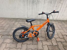 B’TWIN Robot 500 Kinderfahrrad mit 16-Zoll-Rädern.