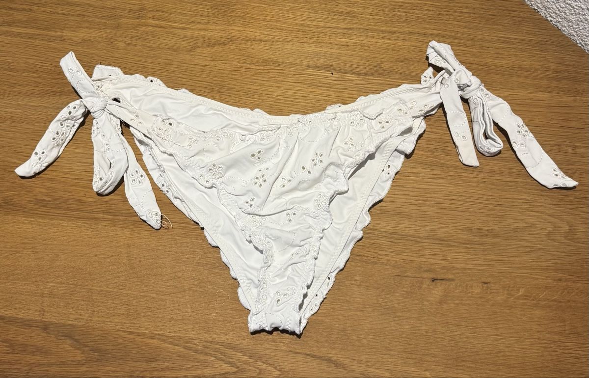 Costumi da bagno & Bikini: Frankies Bikinis Bottom in white – Usato da Dinhard venduto da emi_6jdk 1