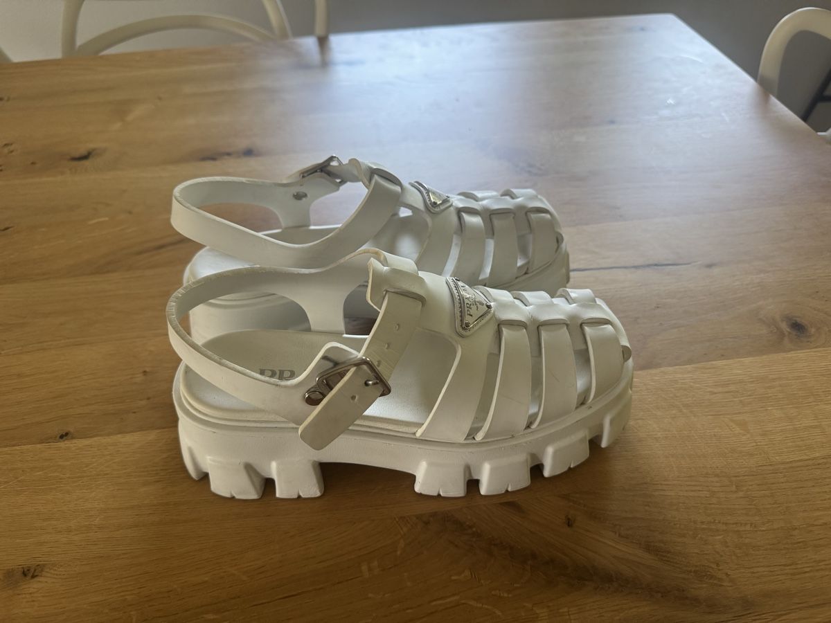 Prada Chaussures hommes: prada sandalen – D'occasion à Jona par adi_bennz7 2
