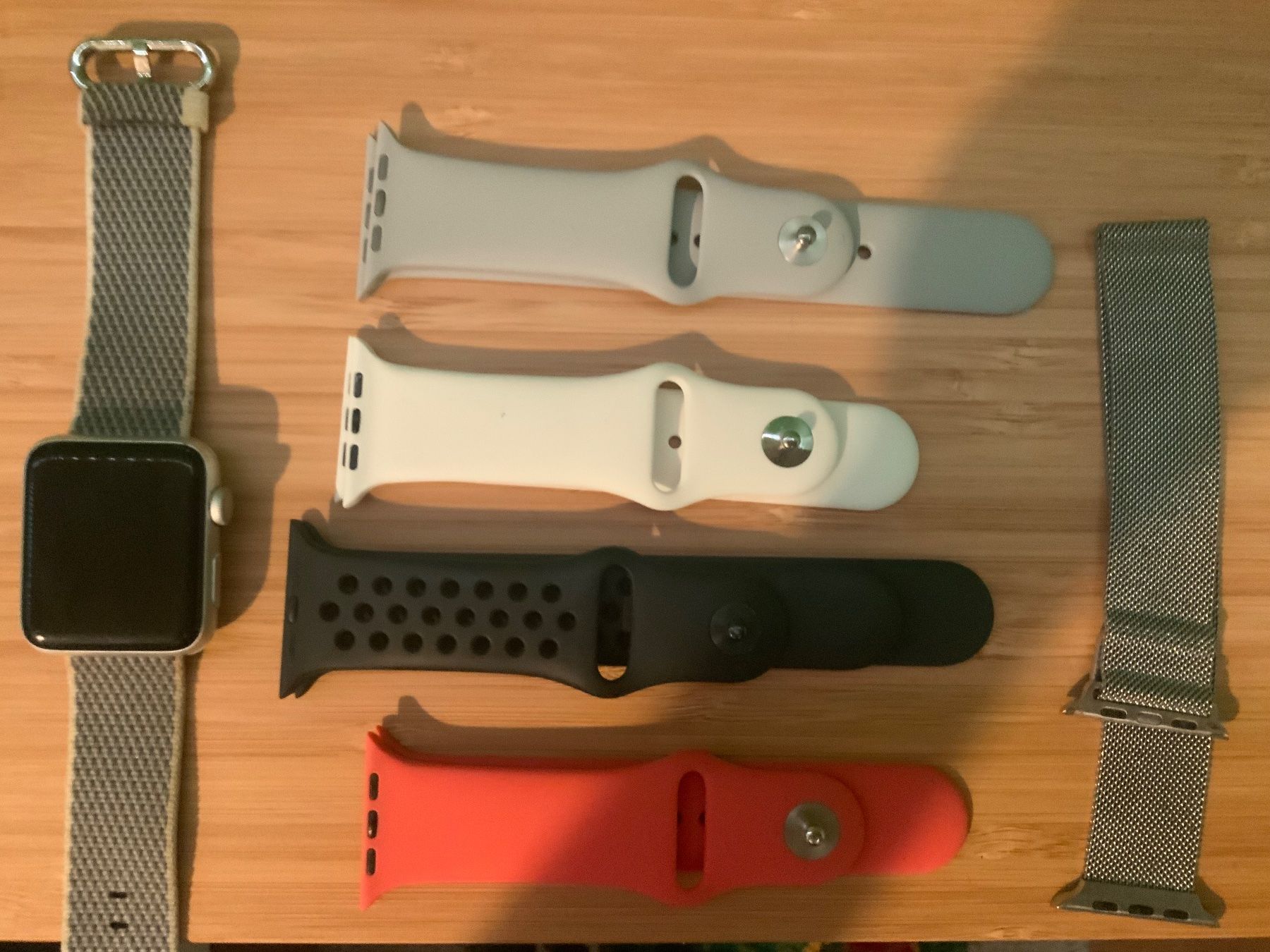 Apple Smartwatch: Apple Watch Series 3 mit 6 Armbänder – Gebraucht aus Allschwil von GrenzWert 1