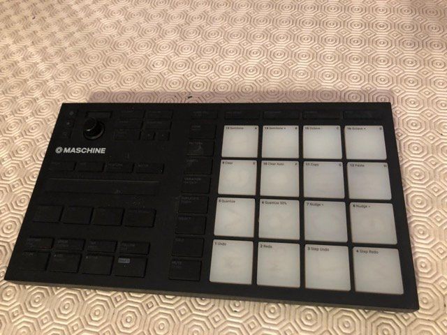 Native Instruments Strumenti musicali: Maschine Mikro MK3 – Usato da Mont-sur-Lausanne venduto da dragost