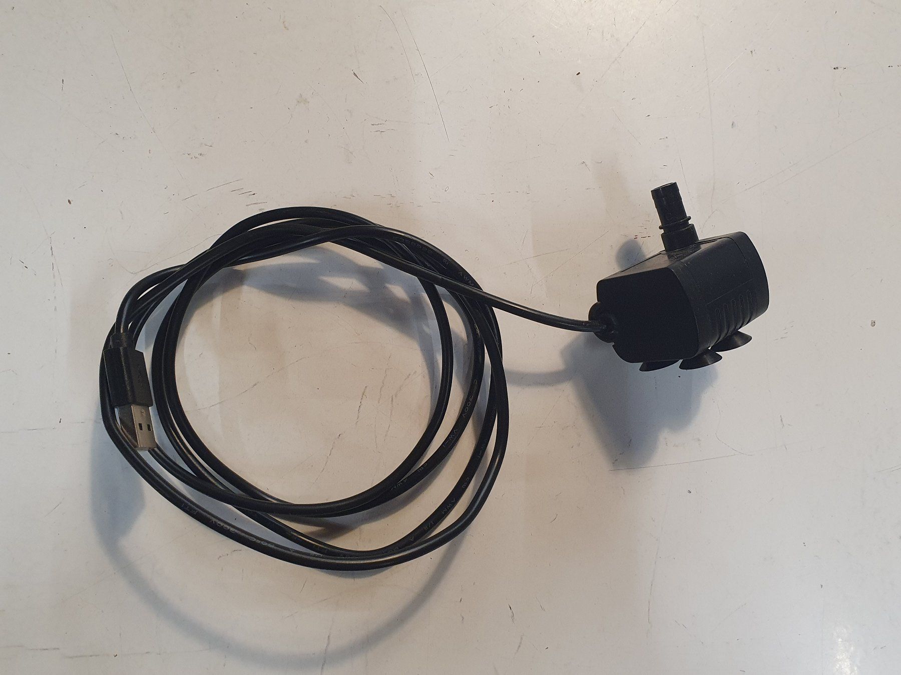 Pompe: Aquariumpumpe mit USB Anschluss – Usato da Zürich venduto da loosebone