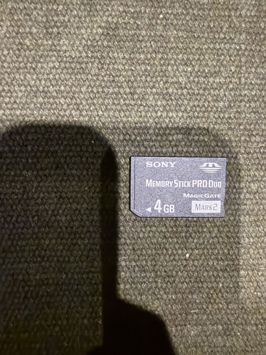 Sony Cartes mémoire: Sony Memory Stick Pro Duo 4GB MagicGate Mark 2 – D'occasion à Bellinzona par Andreea90