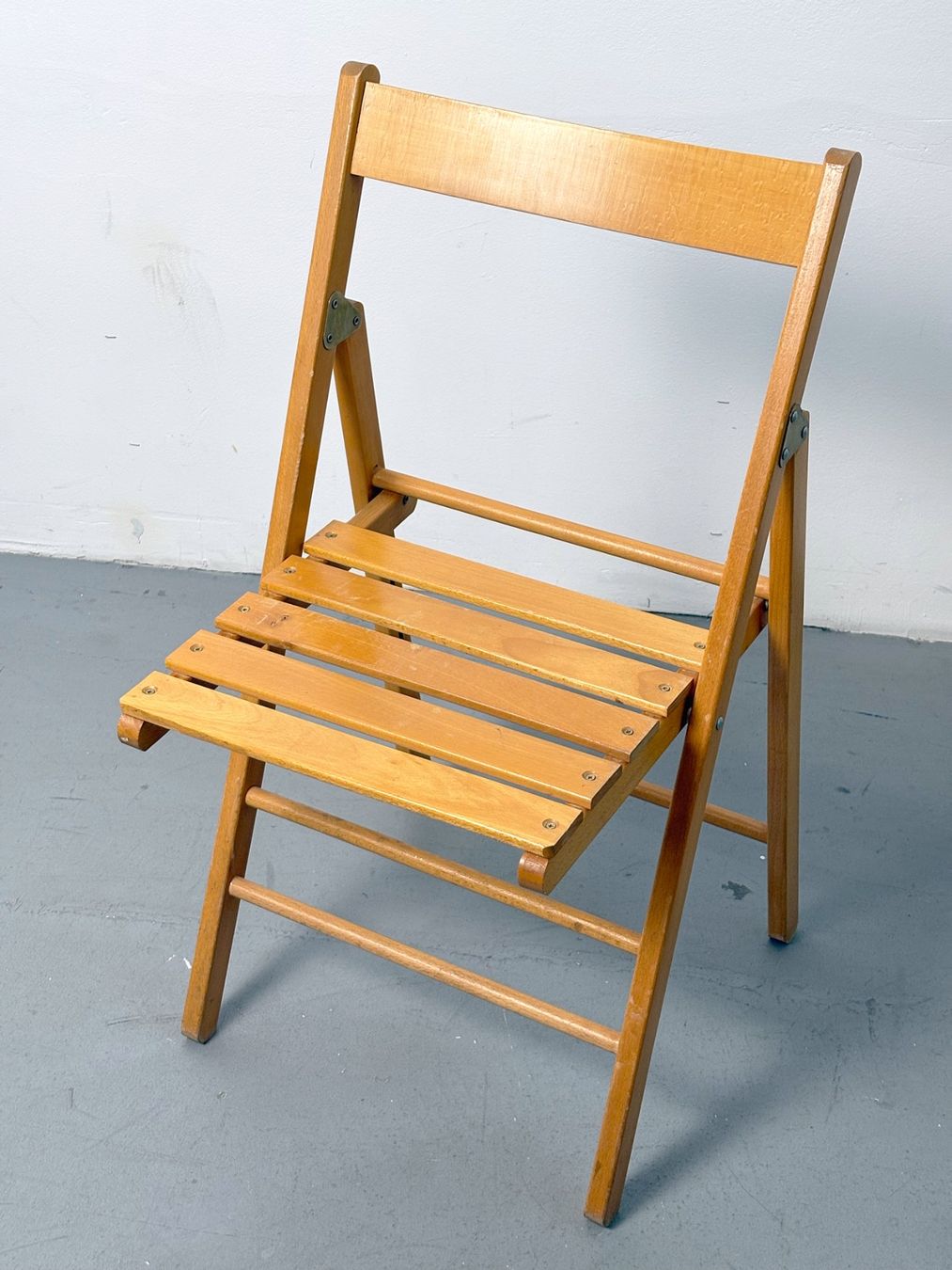 Chaises: 12 Klappstühle Holz – D'occasion à Liebefeld par Orvin2534 1