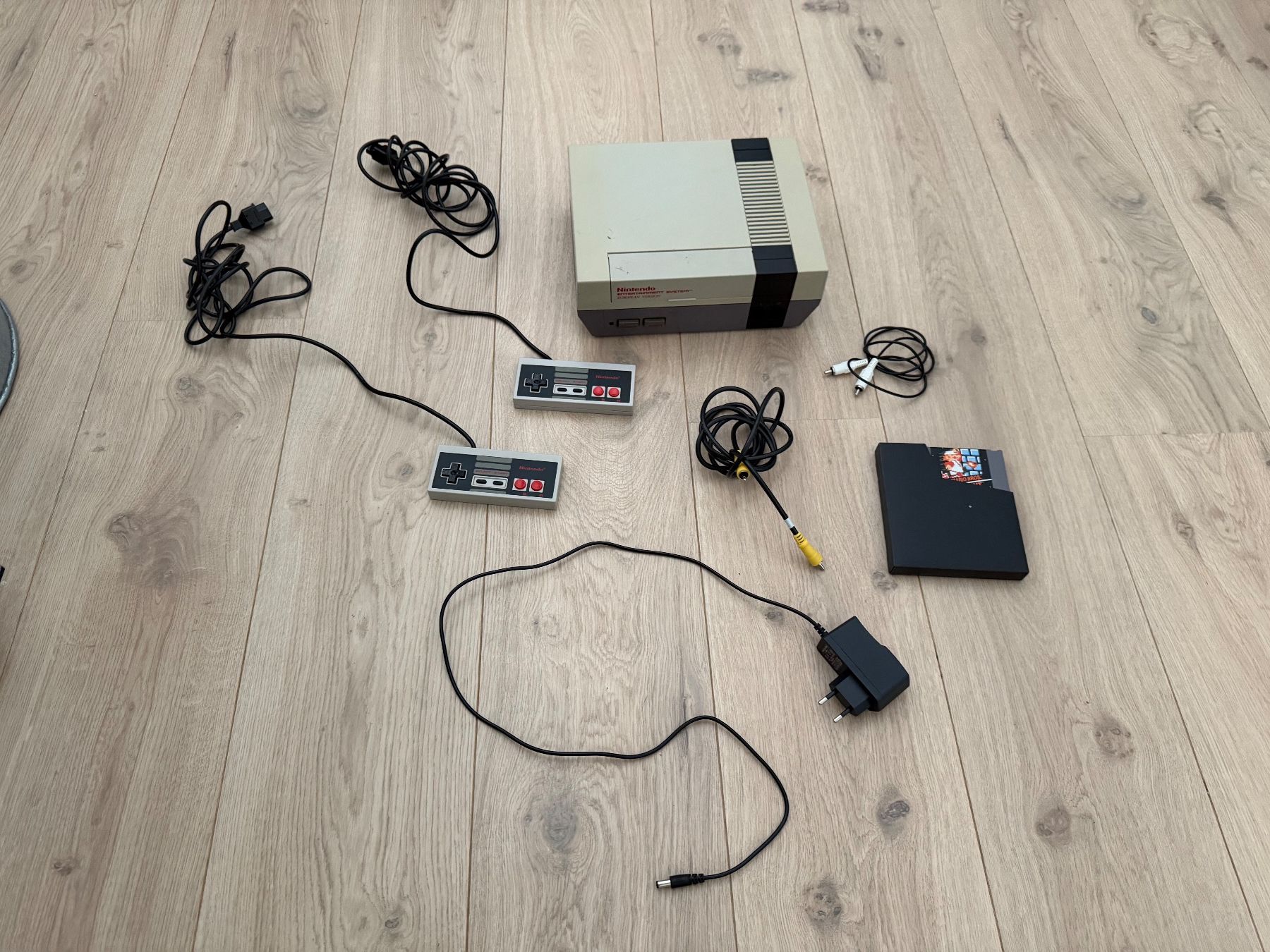 Nintendo Console: Nintendo entertainment system (NES) – Usato da Thörishaus venduto da Swaxx