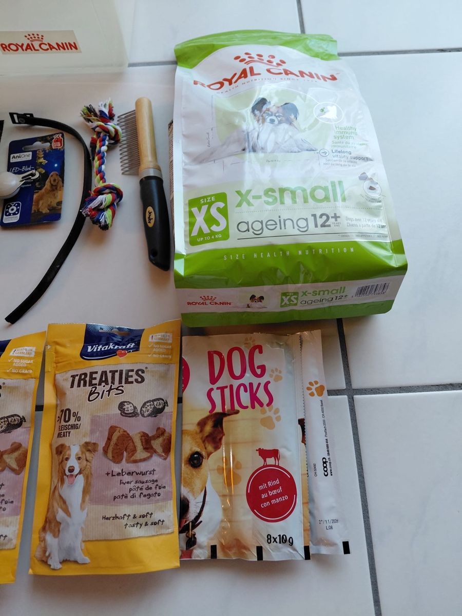 Royal Canin Mangimi: Diverses Hundezubehör und Futter – Nuovo (secondo la descrizione) da Grenchen venduto da lia51 4