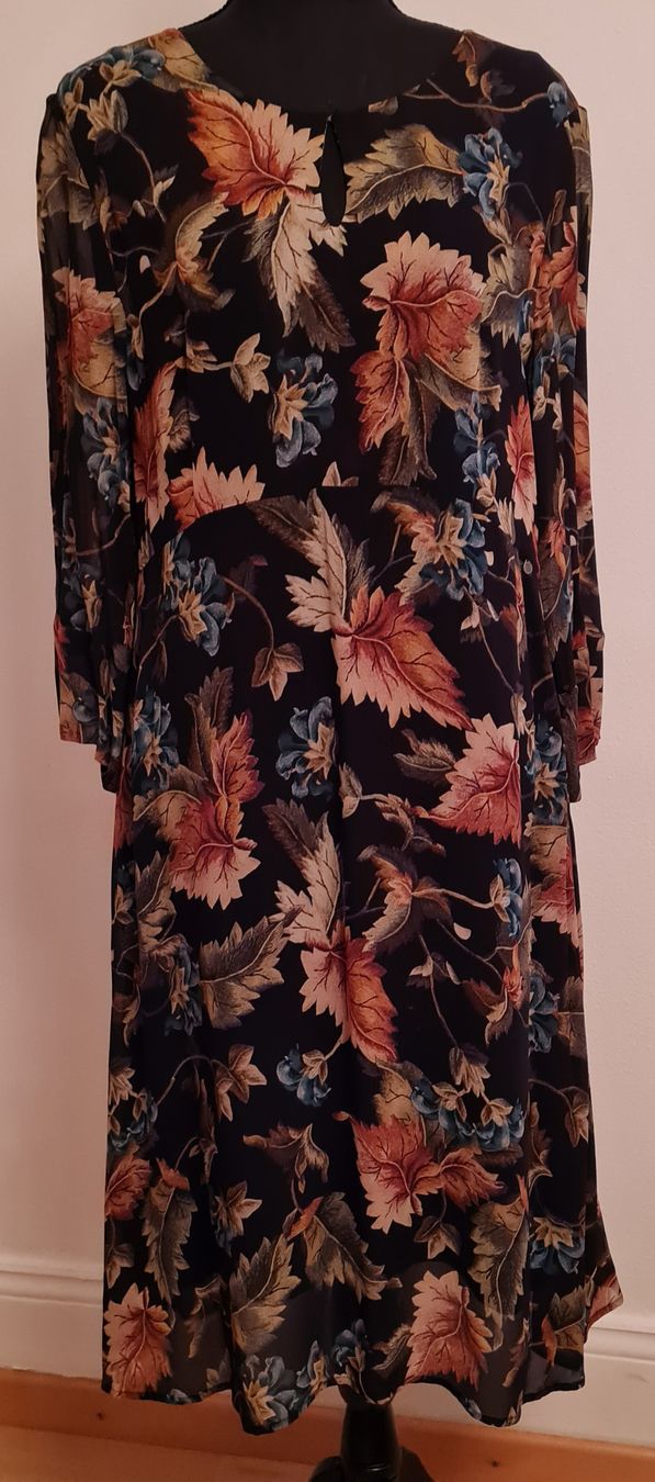 Nile Kleider: Nile Kleid Gr. M – Gebraucht aus Schaffhausen von 4spatzen 1