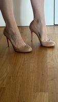 Louboutin Pumps Lackleder beige Groesse 38.5 gebraucht