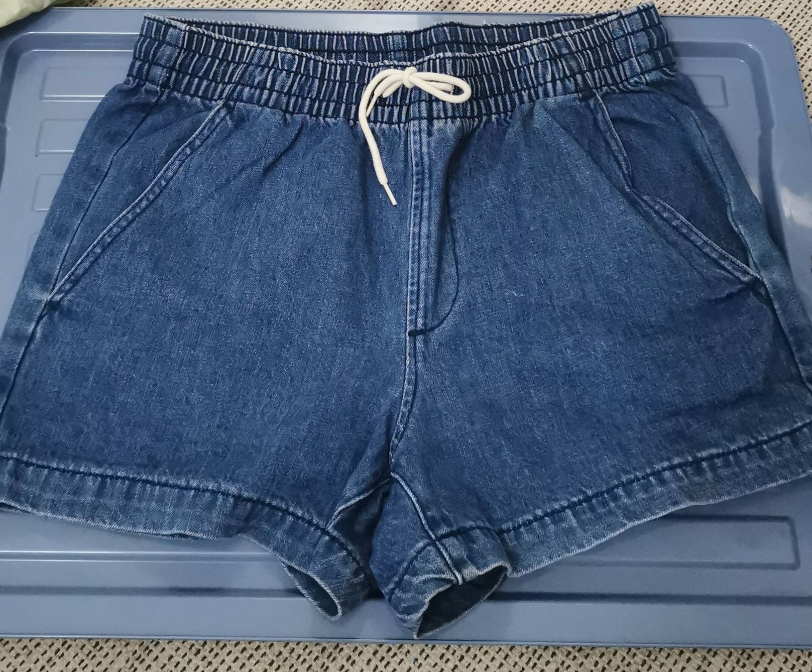 Gap Pantaloni: Shorts di Jeans Estivi - – Usato da Fribourg venduto da chi_j8yw