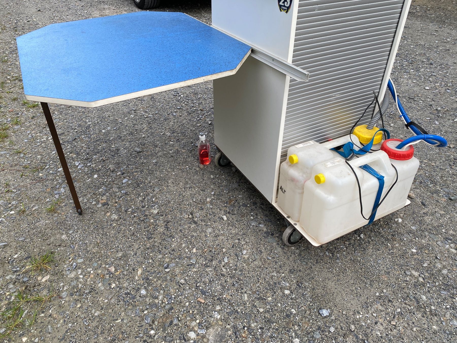 Veicoli da campeggio: Mobile Camping Küche mit Tisch für jeden Bus oder Van – Usato da Flüelen venduto da Groggi72 9