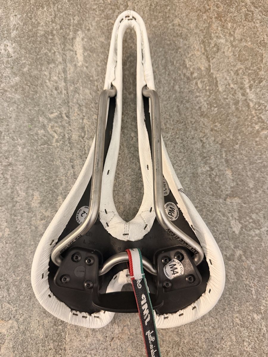 Pièces détachées: Selle SMP Dynamic Sattel - Weiss – D'occasion à Wabern par mrdel 5