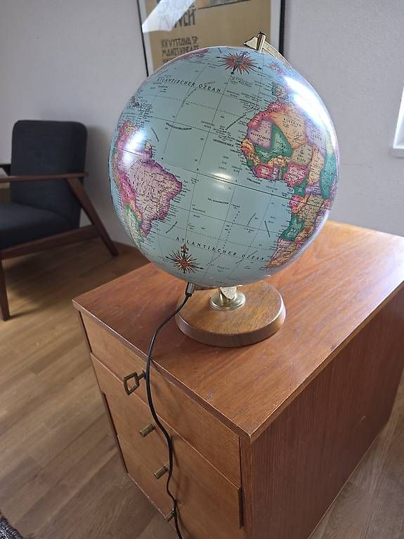 Sonstige Dekorationen & Accessoires: Vintage Globus mit Holzfuss – Gebraucht aus Grosshöchstetten von kids04 4