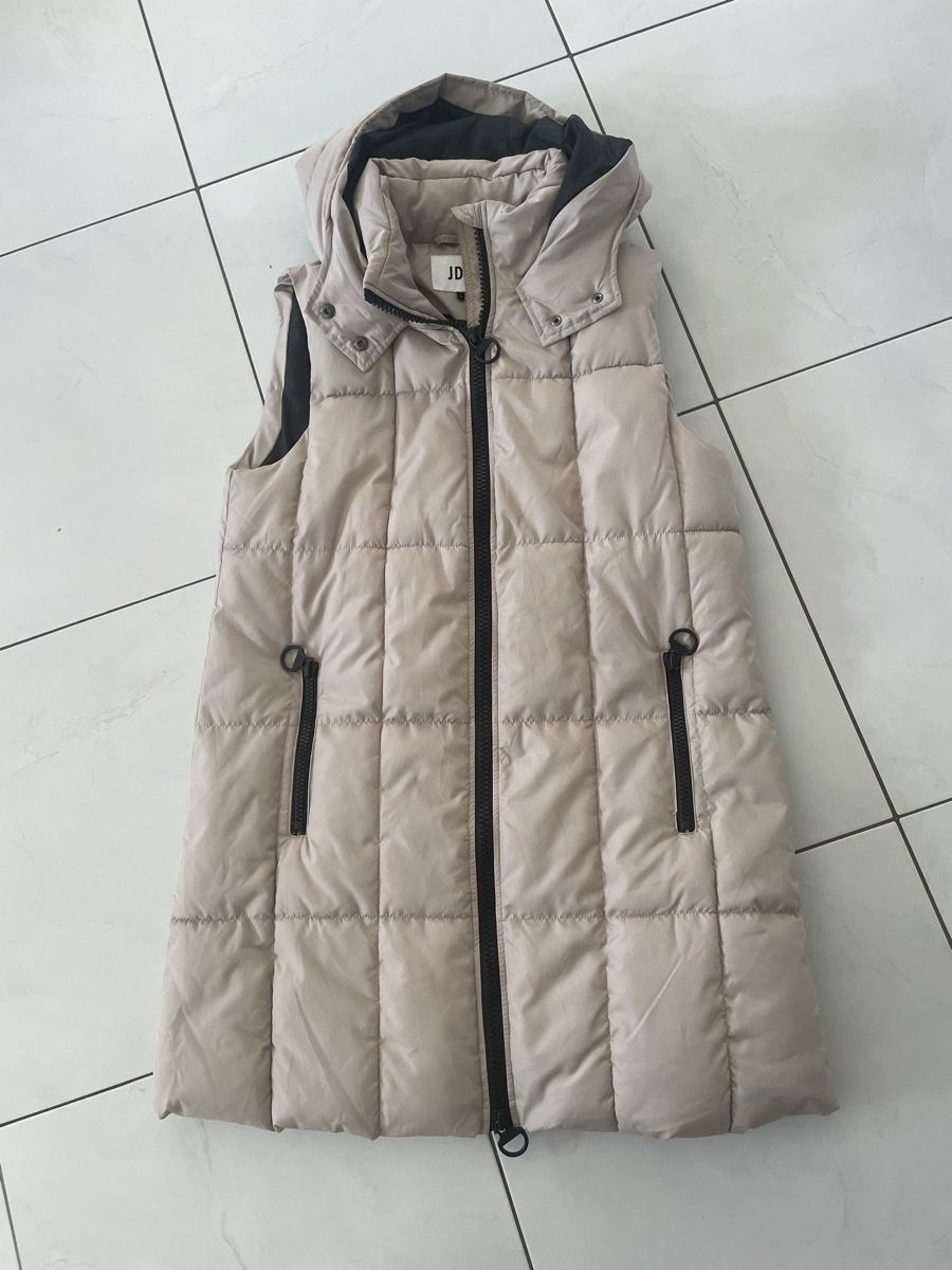 Gilets & Westen: Langes Steppgilet mit Kapuze – Neu (gemäss Beschreibung) aus Remigen von Mamo59 1