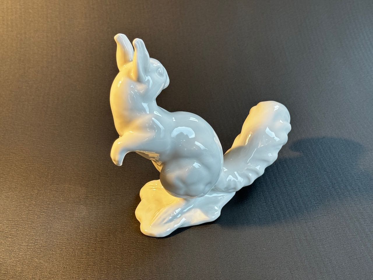 Statuette: Schönes Langenthal Porzellan Eichhörnchen – Usato da Ettenhausen TG venduto da OptikerAusverkauf 5