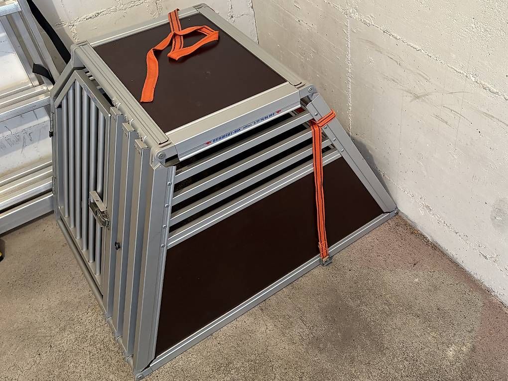 Gabbie, trasporto & Sicurezza: Hundegitter / Transportbox – Usato da Eglisau venduto da Tribal2 1