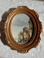 Goldener Kunststoff Bilderrahmen mit schönem Druck auf Holz