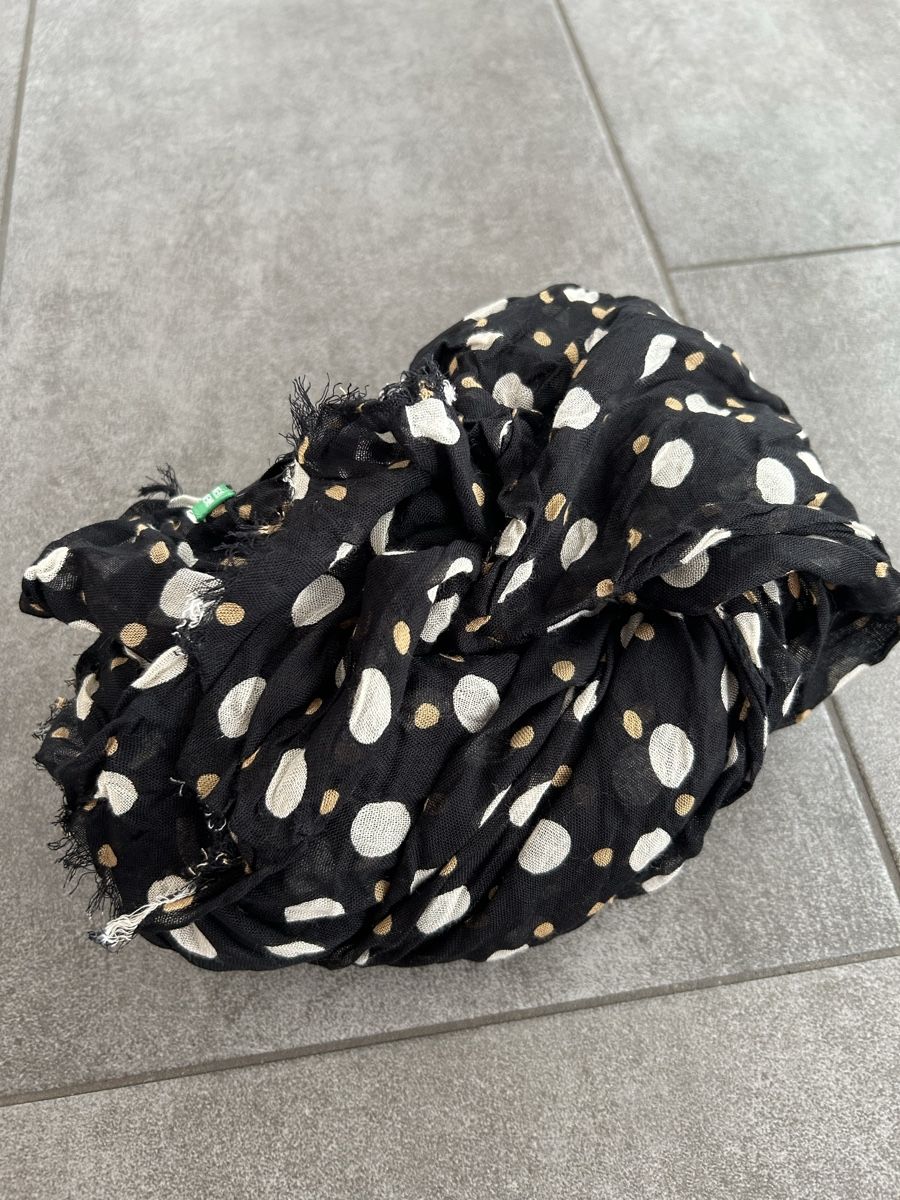 Benetton Foulard & Sciarpe: Écharpe Benetton Noire à Pois – Usato da Gorgier venduto da hcaroline4 2