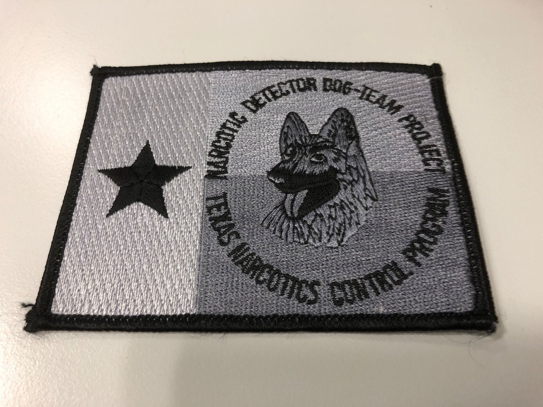 Placchette & Badge: abzeichen badge police k9 – Usato da Lyss venduto da Schmuggler