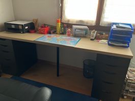 Schreibtisch von IKEA