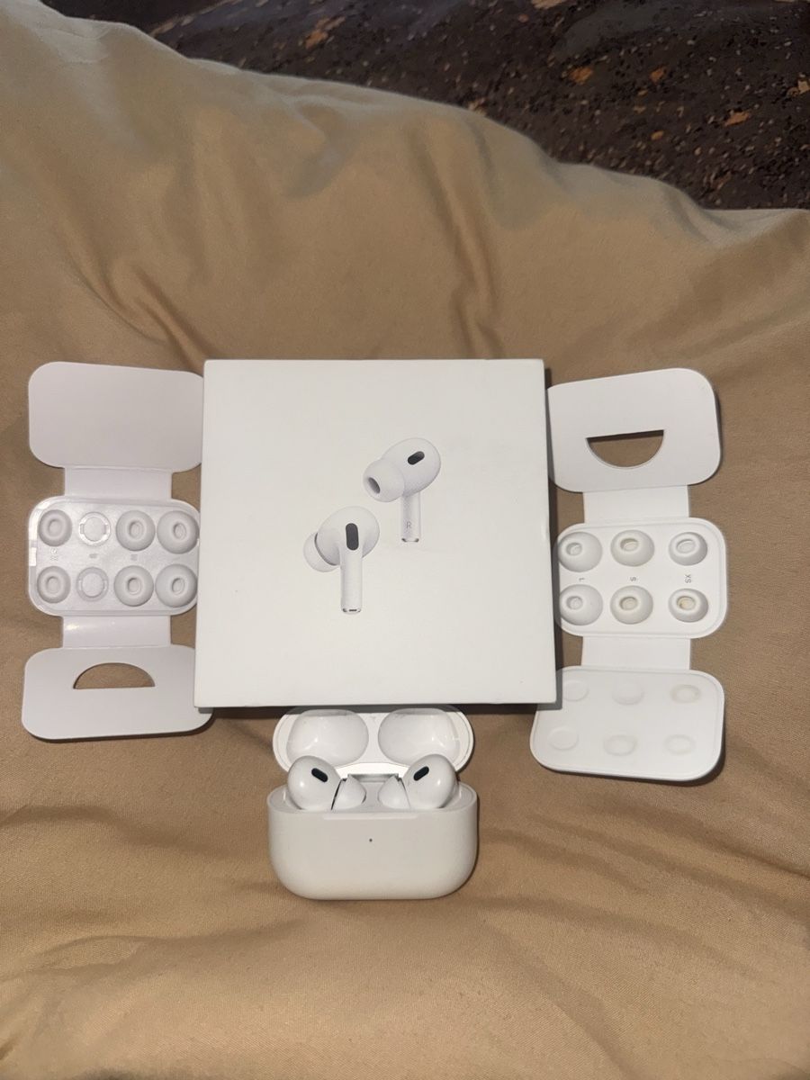 Apple Cuffie: Apple AirPods Pro 2. Generation mit MagSafe Ladecase – Usato da Wetzikon ZH venduto da shey7