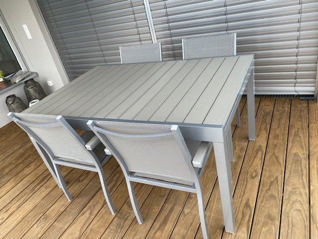 Set de table et chaises: Gartentisch, ausziehbar,  mit 4 Gartenstühlen, hellgrau – D'occasion à Sirnach par Lancaia 3