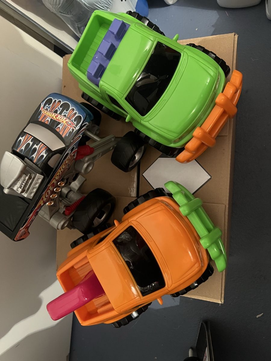 Jouets: Hot Wheels Monster Trucks 3er Set gebraucht – D'occasion à Bettlach par Tradenet100
