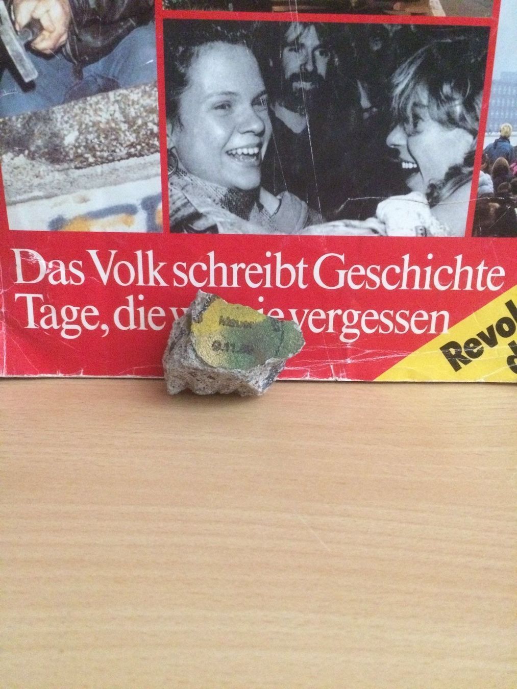 Libri: REVOLUTION IN DER DDR/DER" MAUER-FALL" MIT ORIG.MAUERSTEIN ! – Usato da EMMETTEN venduto da pfi_cbg5 6