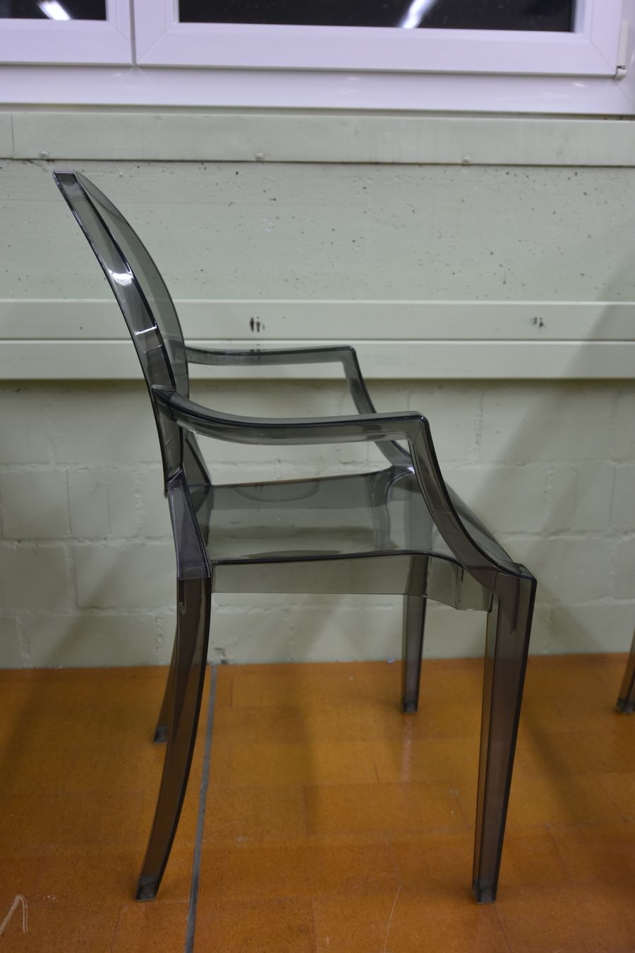 Stühle: Designer Stühle Louis Ghost von Philippe Starck – Gebraucht aus Lichtensteig von Polsterwerk 3
