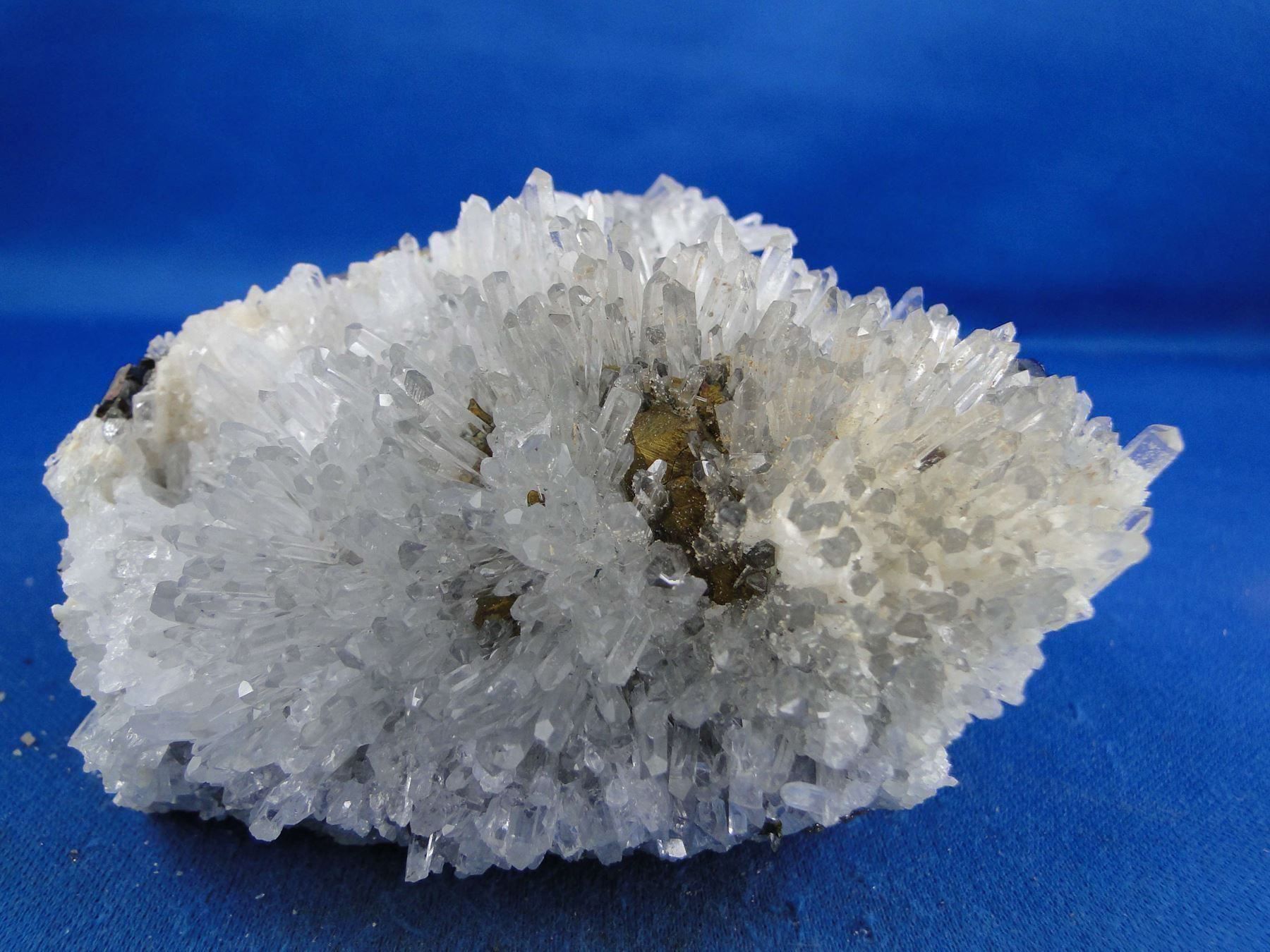 Minerali & Pietre curative: Scheelit mit Quartz und Chalkopyrit – Usato da Schinznach Bad venduto da Demerald 1