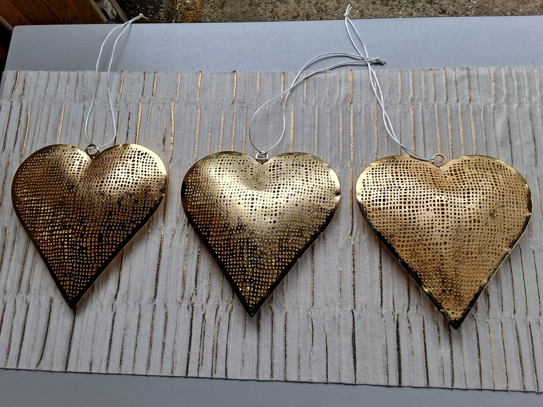 Tutte le decorazioni: 3 goldene Metallherzen, Deko – Nuovo (secondo la descrizione) da Rüegsbach venduto da hpl02
