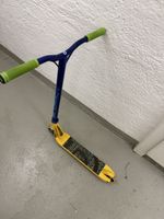 Stunt Scooter District blau gelb gebrauchter Zustand