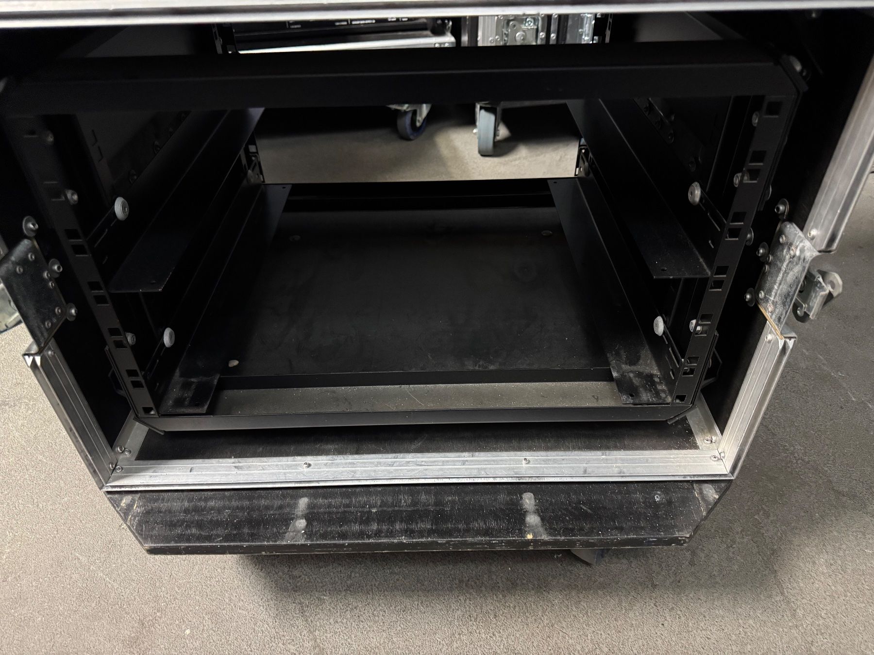 Supporti a parete: AMP Rack 19'' 6HE – Usato da Oberdorf NW venduto da AndotechnicsGmbH 3