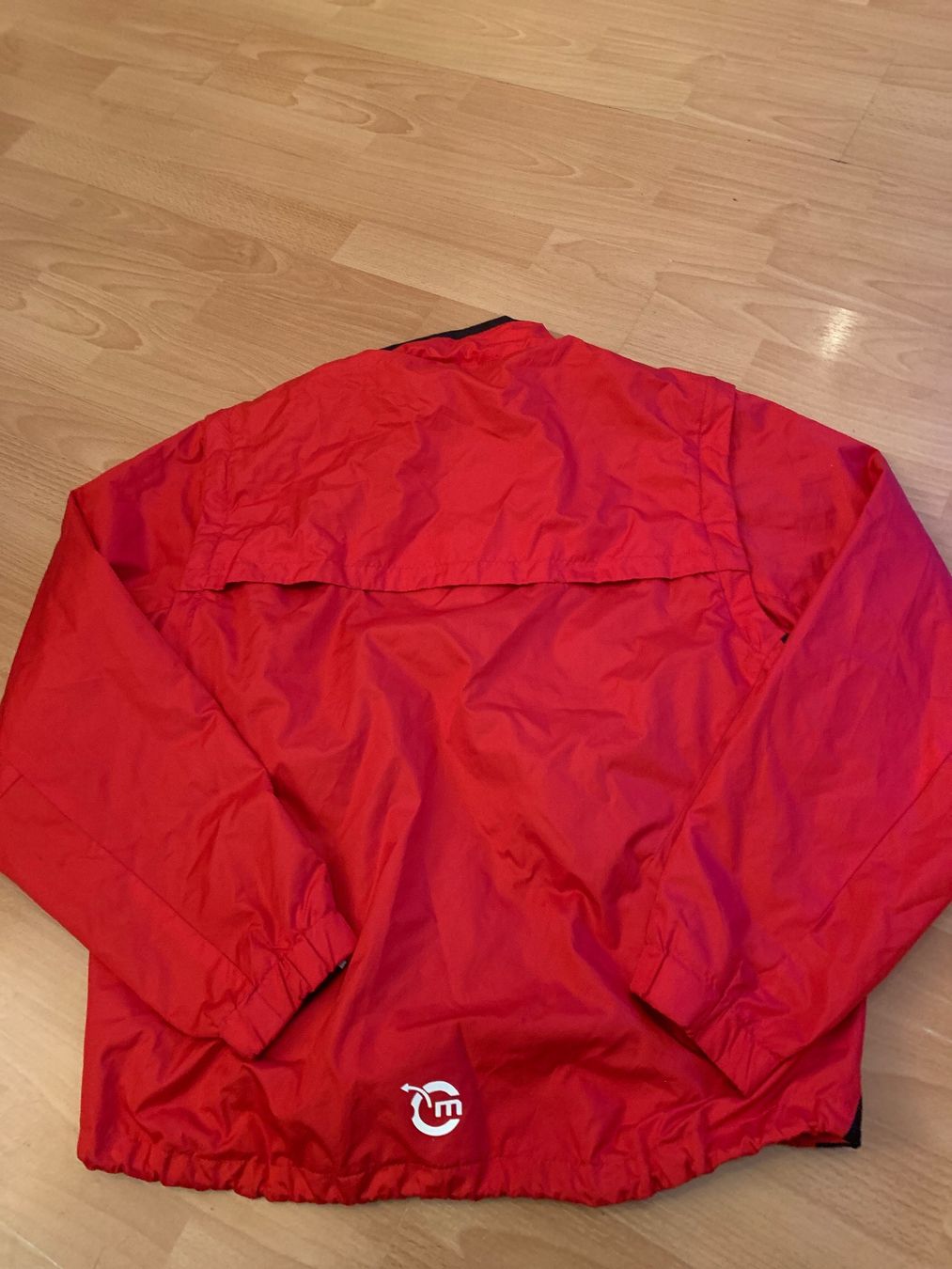 Jacken: Joli k-way rouge taille XL – Gebraucht aus MEYRIN von Gwendo10 1